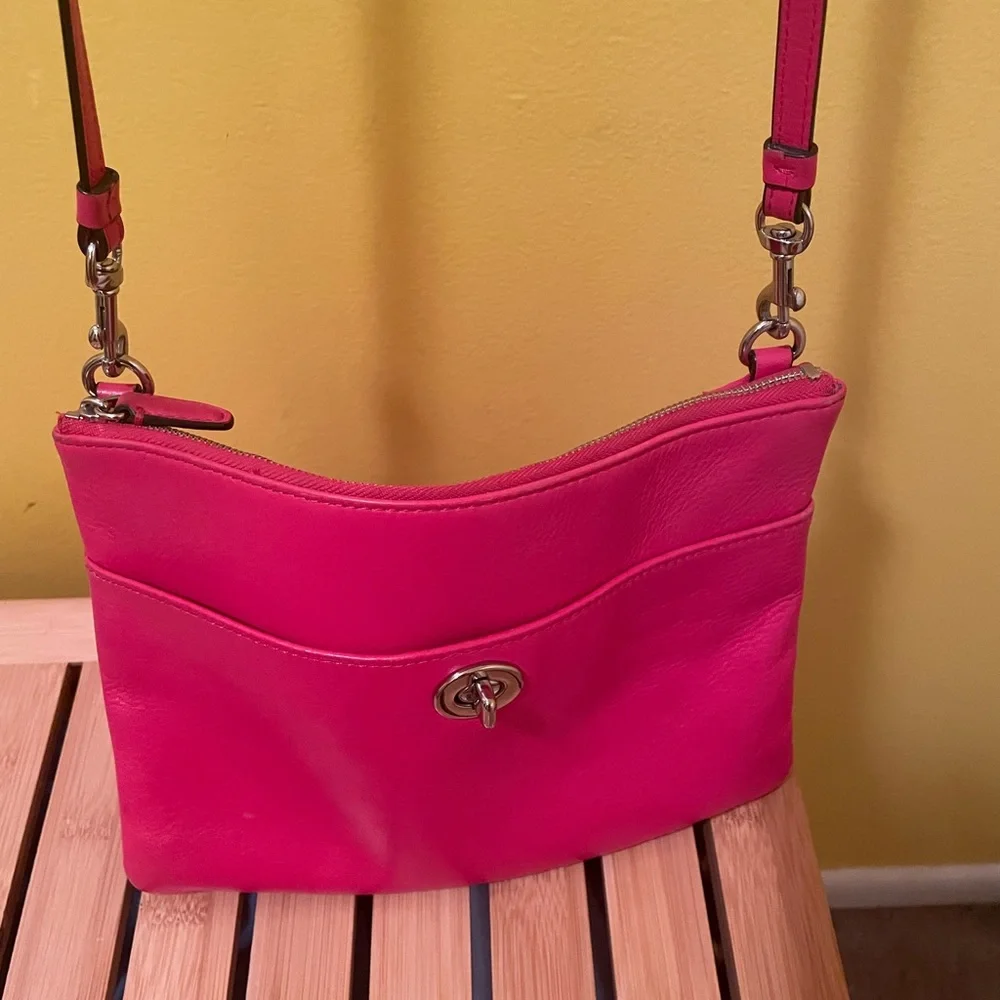 COACH Leather Crossbody Bag. Hot Pink. Excellent condition. - Picture 8 of 13